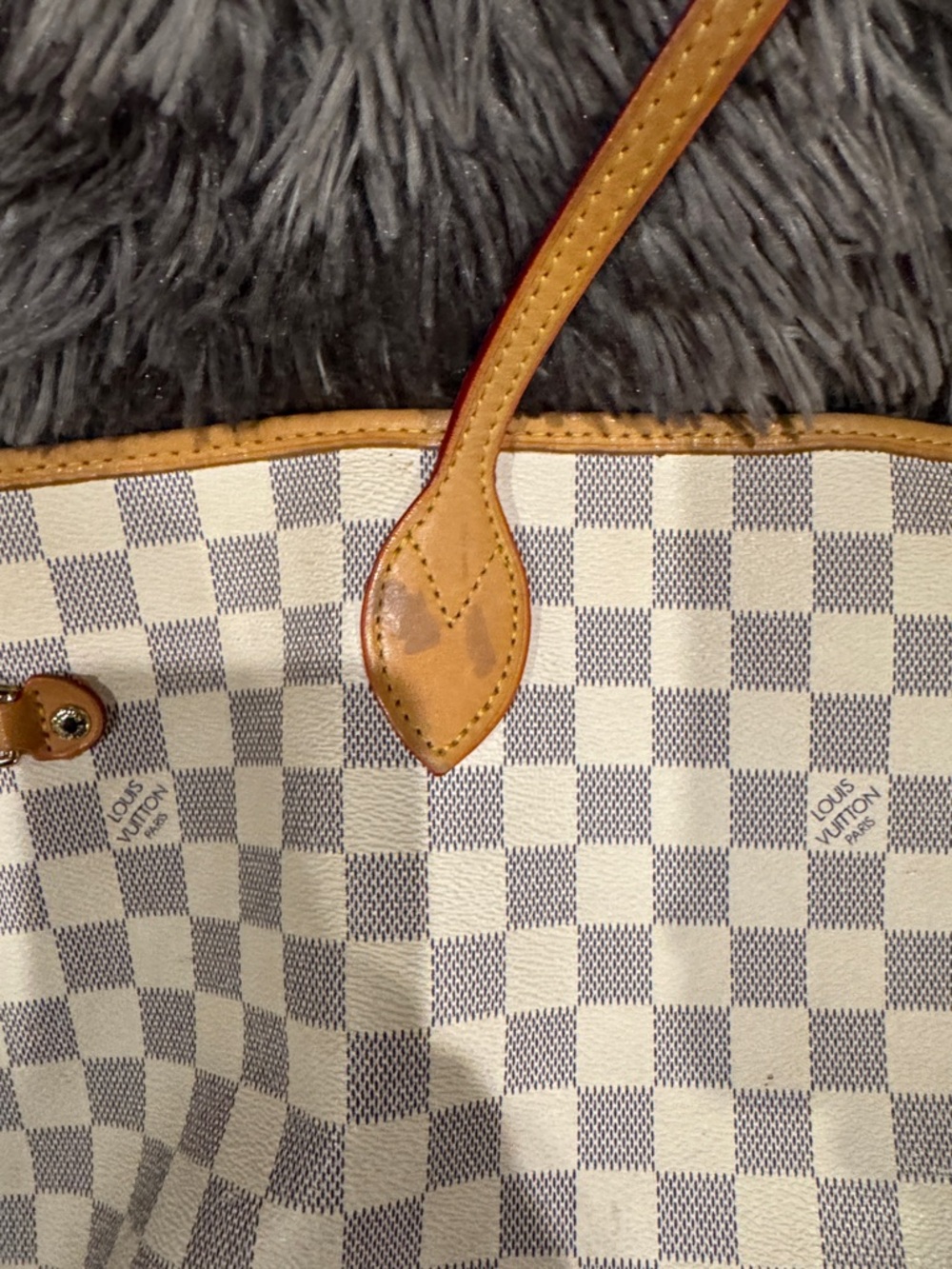 Luxury Checkered Tote Bag in Cream and Pink - Picture 13 of 13